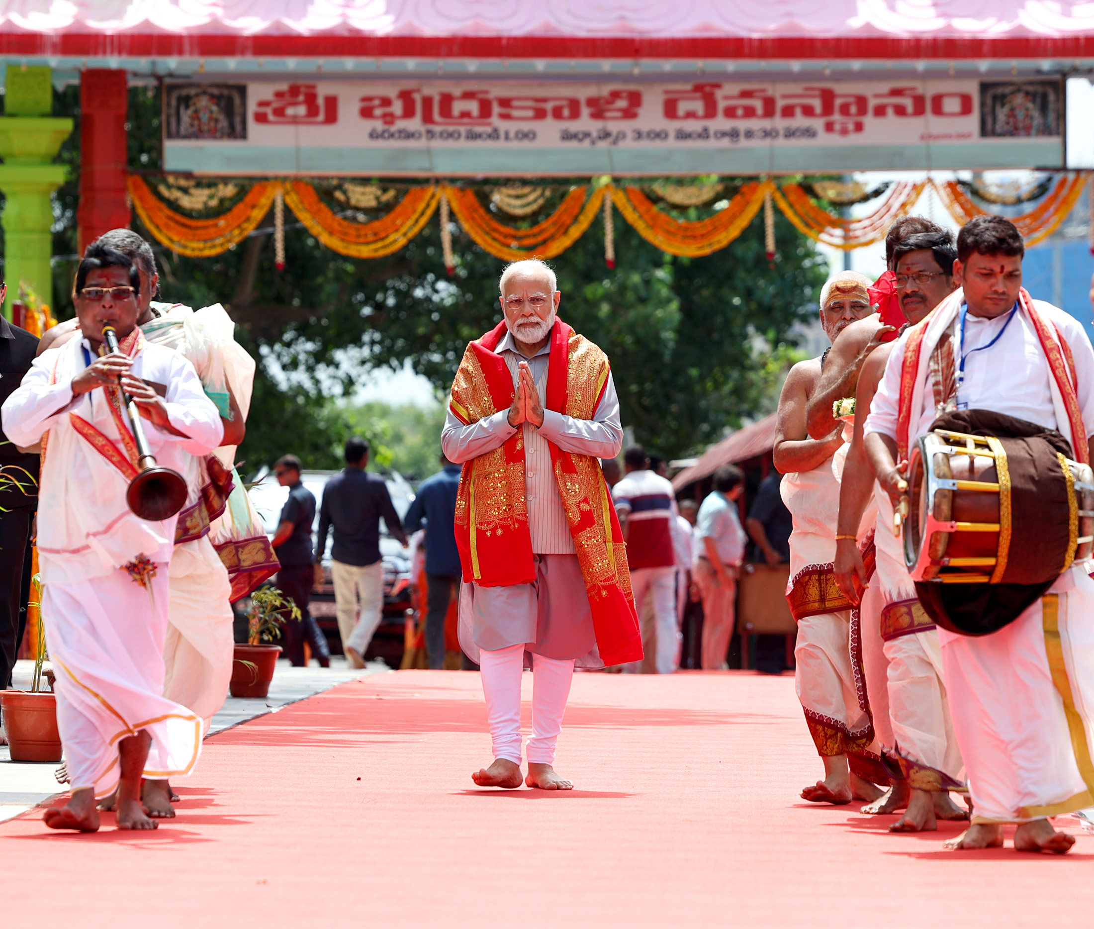 PM Modi offers prayers at Bhadrakali Temple in Telangana’s Warangal