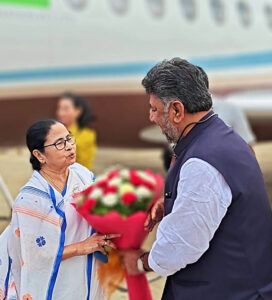 Second Opposition meet: West Bengal Chief Minister Mamata Banerjee being welcomed