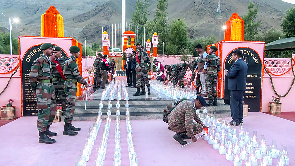 Lamps are being lit on the eve of the 24th Kargil Vijay Diwas