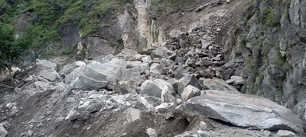 Rishikesh-Badrinath road blocked due to landslide in Tehri Garhwal