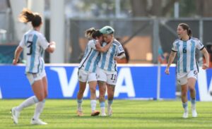 Argentina salvages draw against South Africa