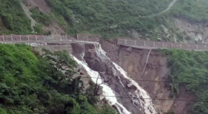 4 dead, 10 injured due to debris falling on Gangotri NH near Gangnani