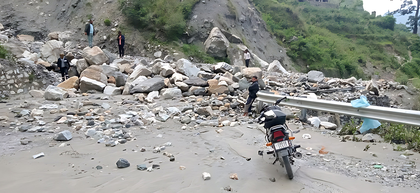 Rishikesh-Badrinath NH-58 damaged due to heavy rainfall and landslide