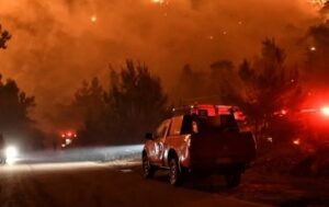 Wildfires threaten Athens as blazes reach city outskirts