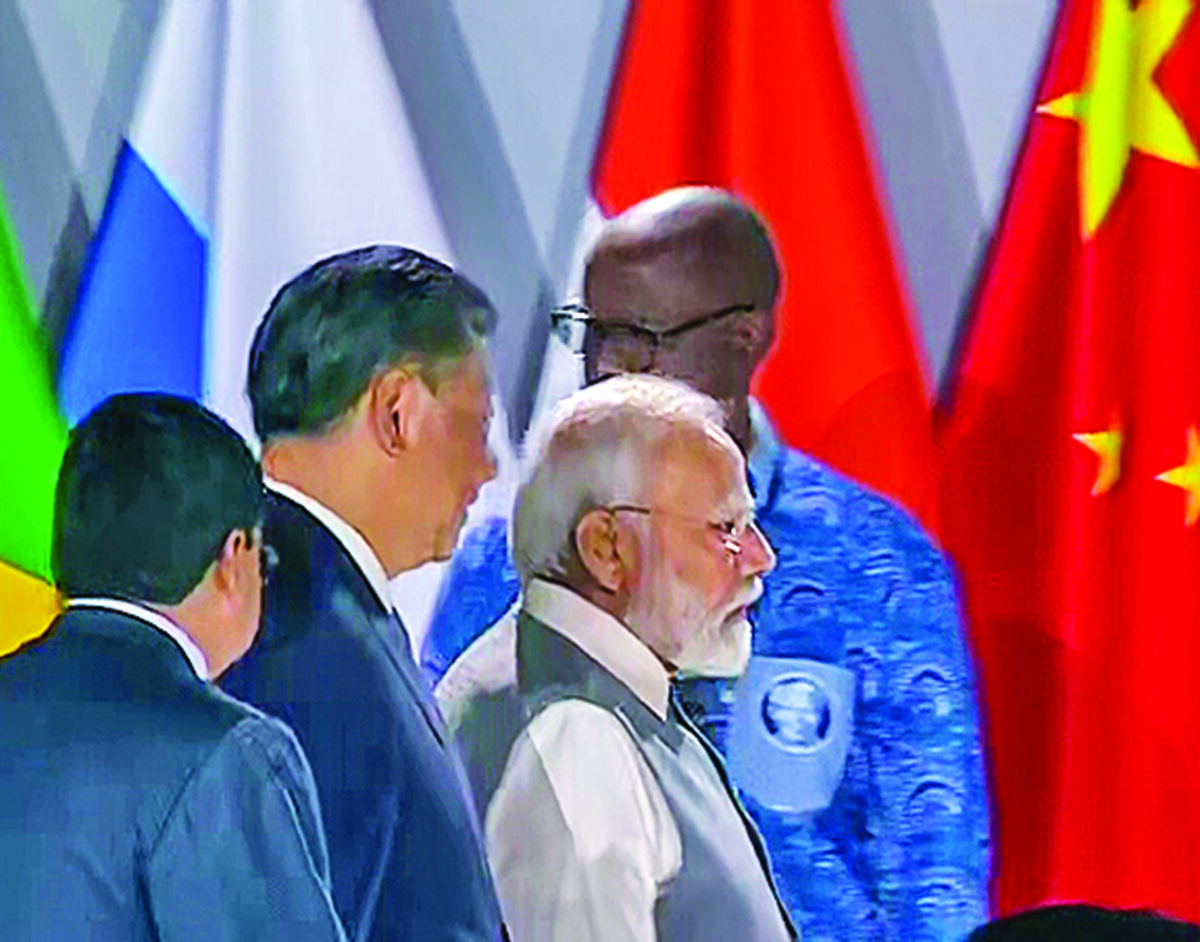Thaw? pm Modi, Xi talk border peace