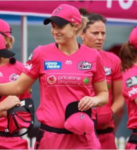 Perry commits to Sydney sixers, with two-year deal extension