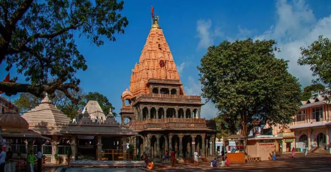 Ujjain’s Mahakaleshwar temple soared with devotees on sixth ‘Shravan Somvar’