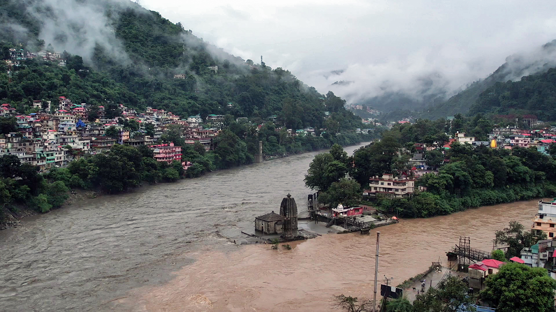 Uttarakhand : Water level of Ganga River have dropped in Rishikesh