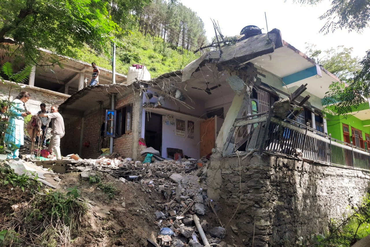 Himachal: Eight buildings were destroyed in the Kullu landslide