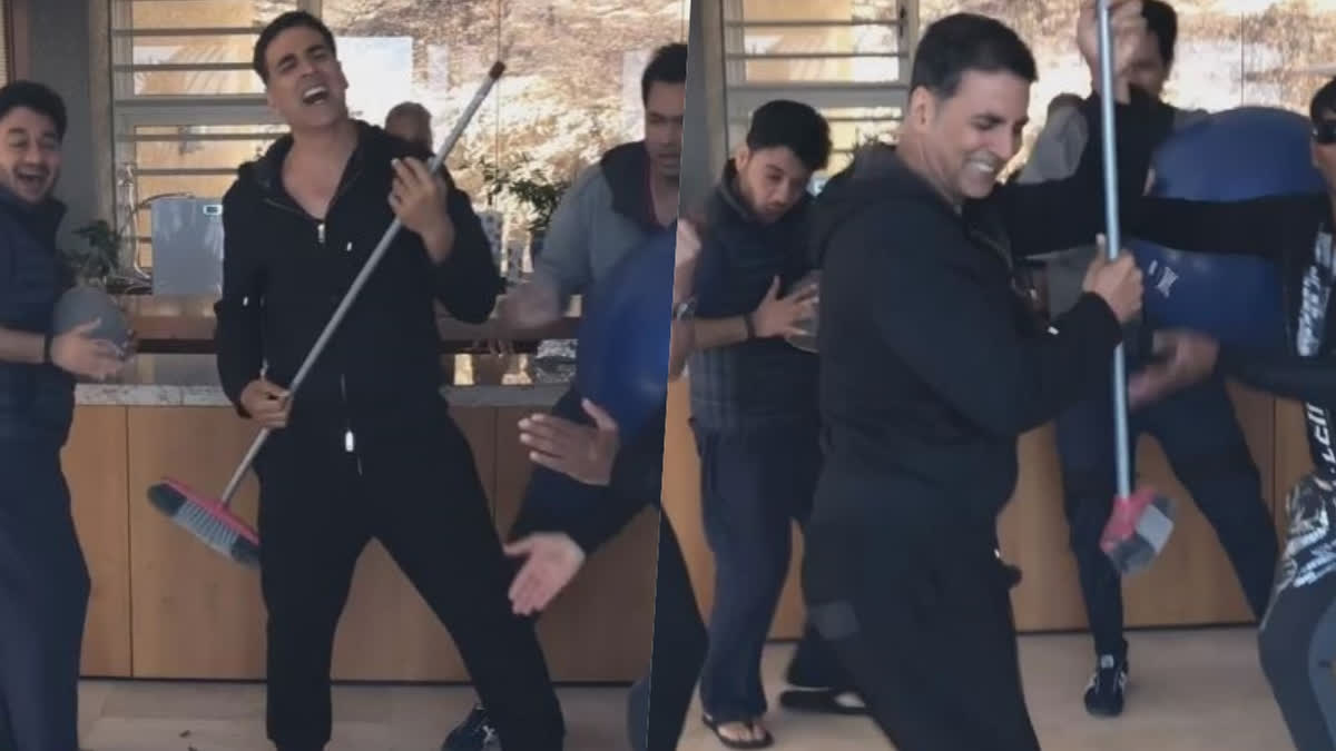 Akshay Kumar celebrating in hilarious way with friends
