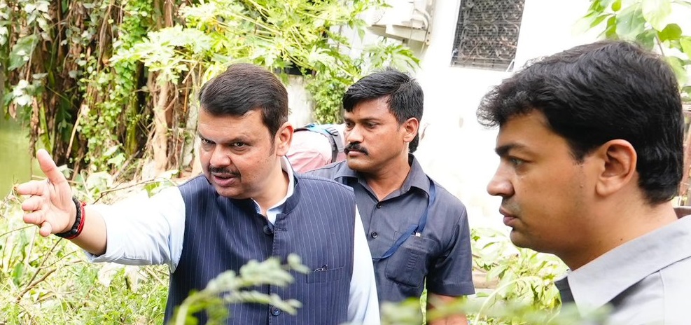 Opposition accuses Fadnavis of manhandling resident during flood visit ...