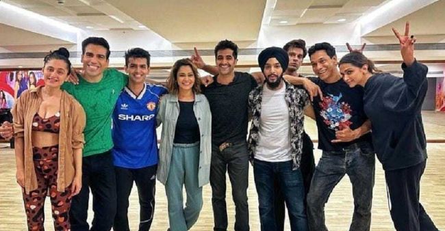 [Viral Pic] Deepika Padukone Poses With Karan Singh Grover And Team Fighter 