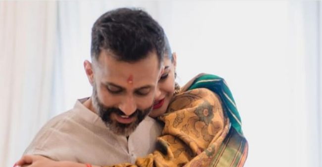 [Viral Pic] Sonam Kapoor Ahuja Gives A Big Hug To Husband Anand Ahuja