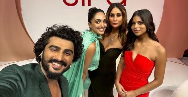 Viral Pic: Arjun Kapoor Takes A Selfie With Kiara Advani, Kareena Kapoor Khan And Suhana Khan 