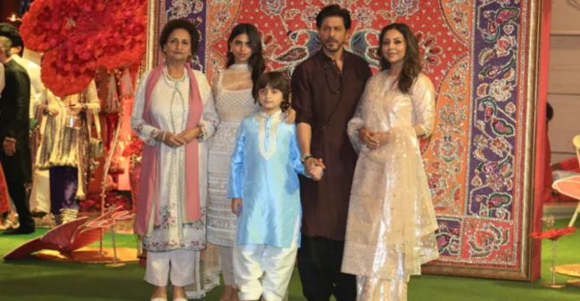 Shah Rukh Khan Poses with Family At Ambani’s Ganesh Chaturthi Celebrations 