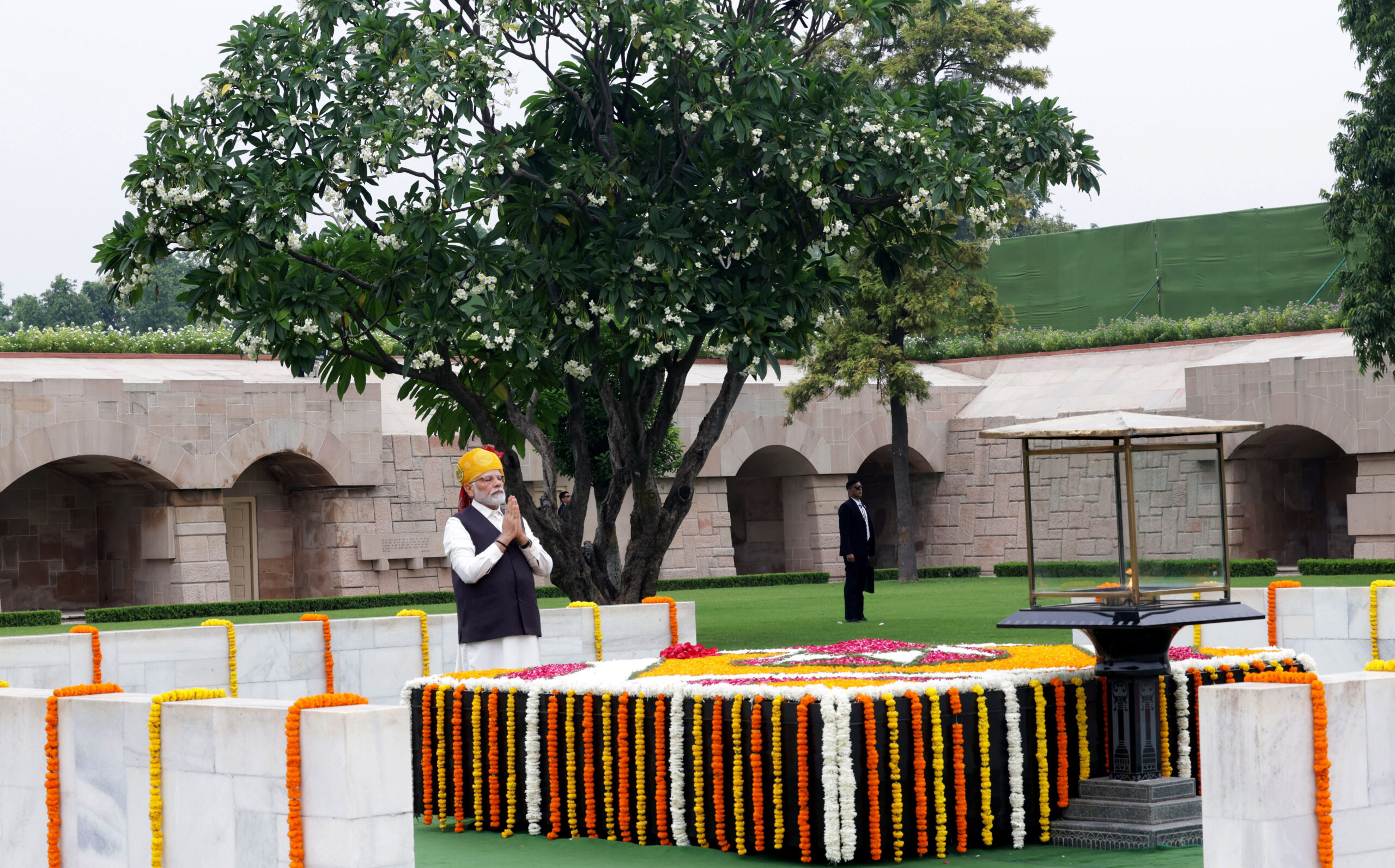 G20: PM Modi, President Biden alongwith other leaders pay homage at Raj Ghat