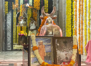 WWE wrestler Saurav Gurjar offers prayers at Mahakaleshwar temple in Ujjain, MP