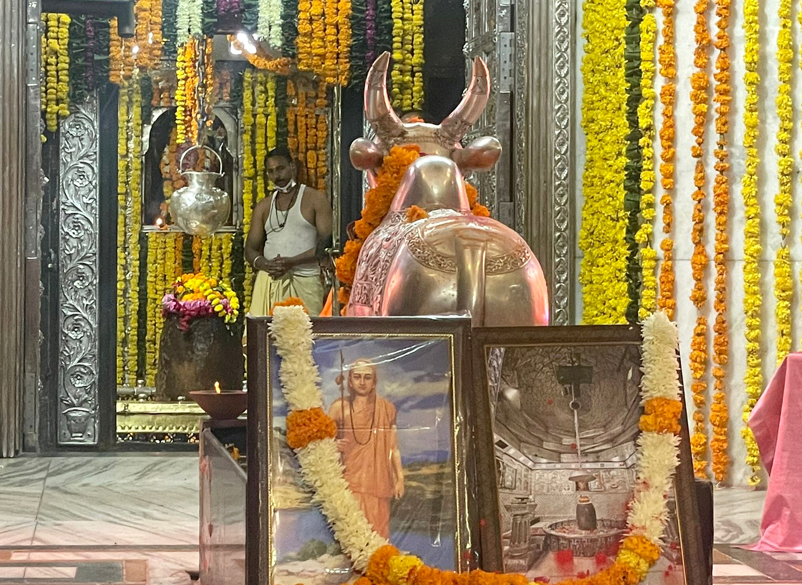 WWE wrestler Saurav Gurjar offers prayers at Mahakaleshwar temple in Ujjain, MP