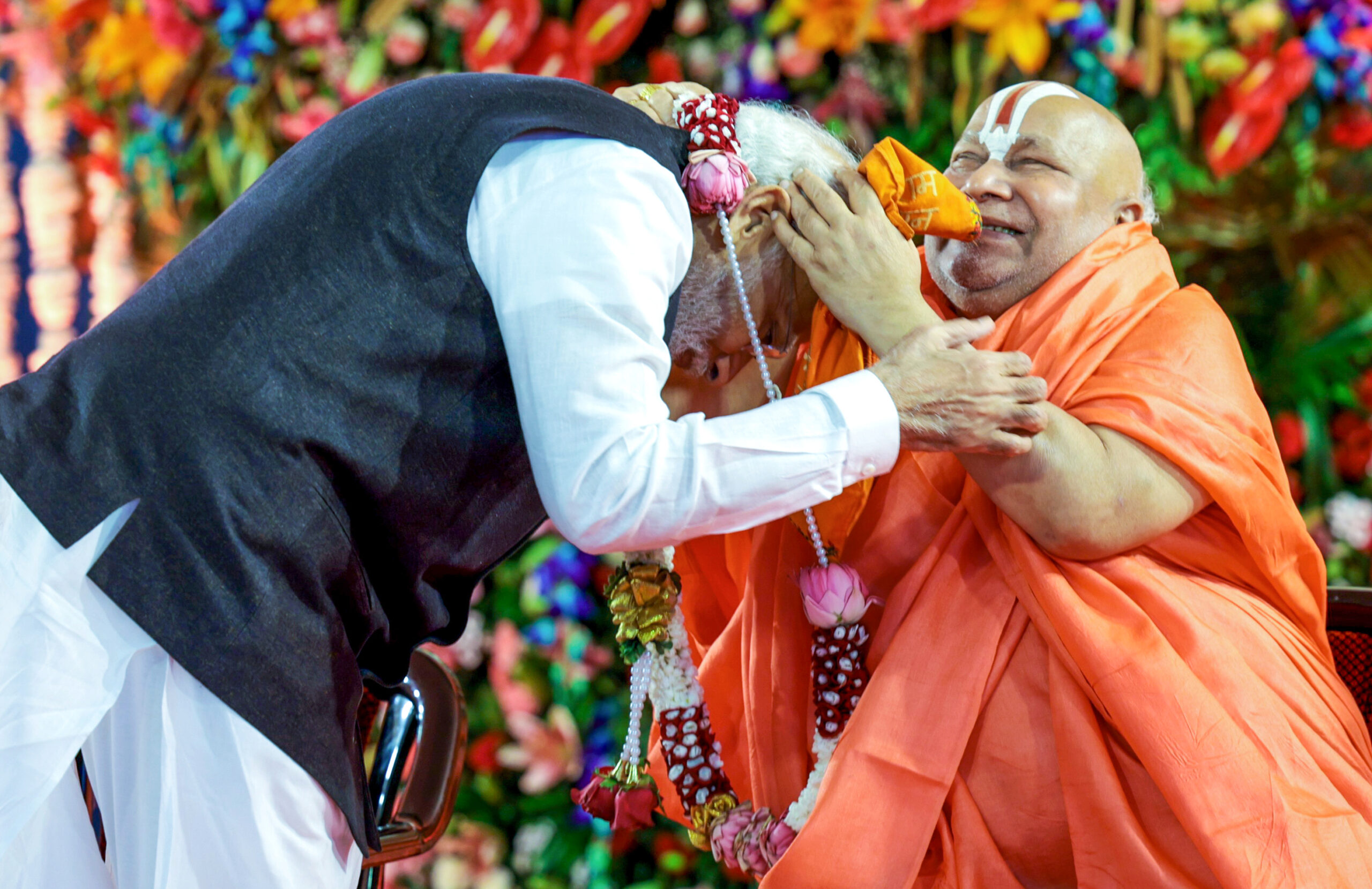 PM Narendra Modi with Jagadguru Ramanandacharya at Tulsi Peeth