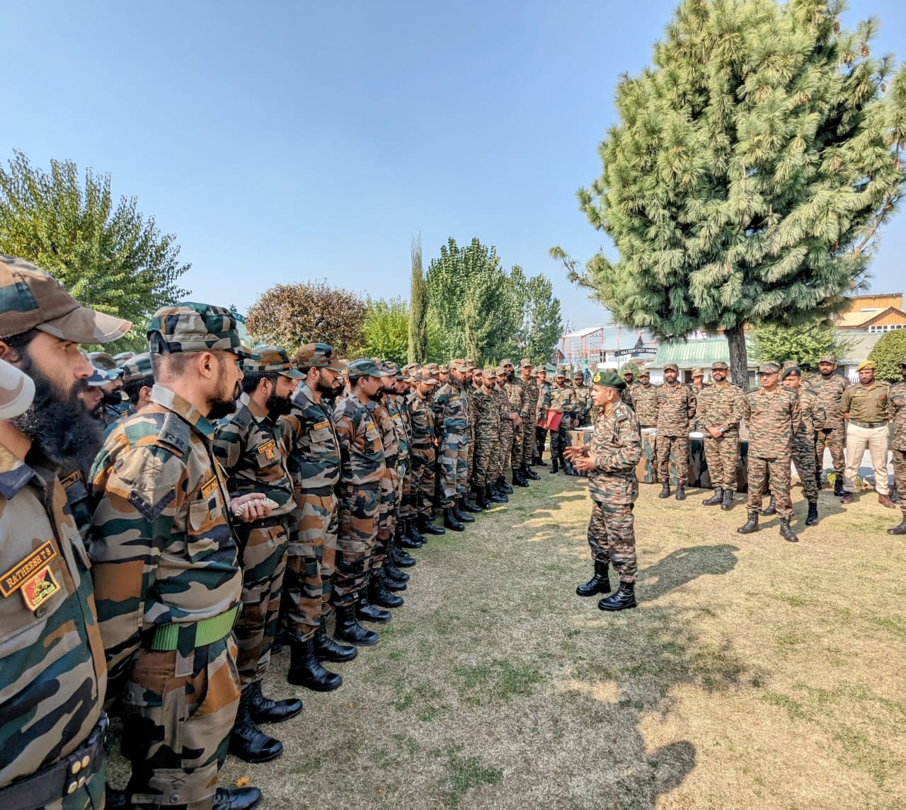 Army Commander Assesses Troop Readiness in Pulwama and Anantnag for Winter