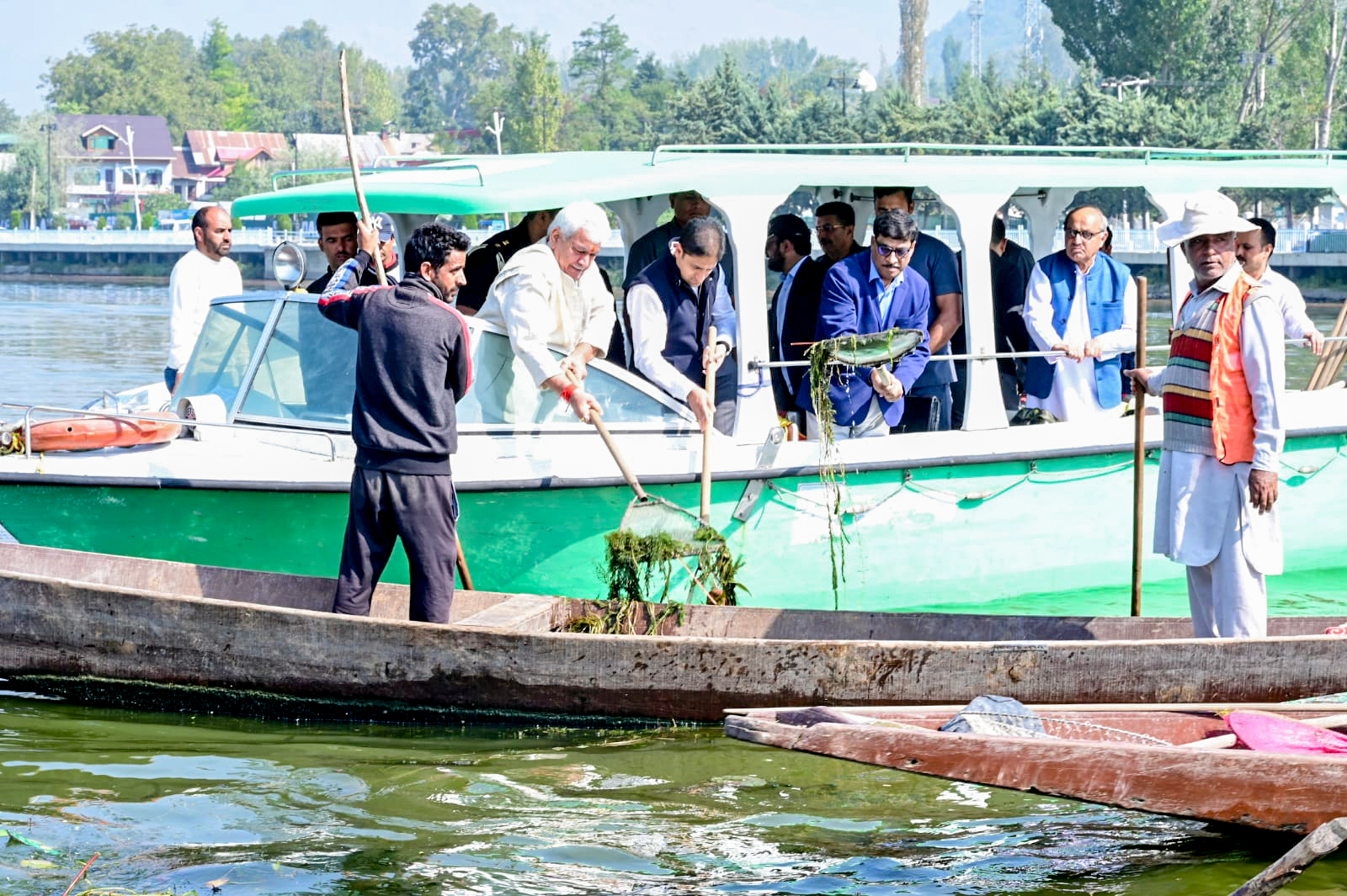 Tourists Rescued as Fire Erupts at Dal Lake in Jammu and Kashmir