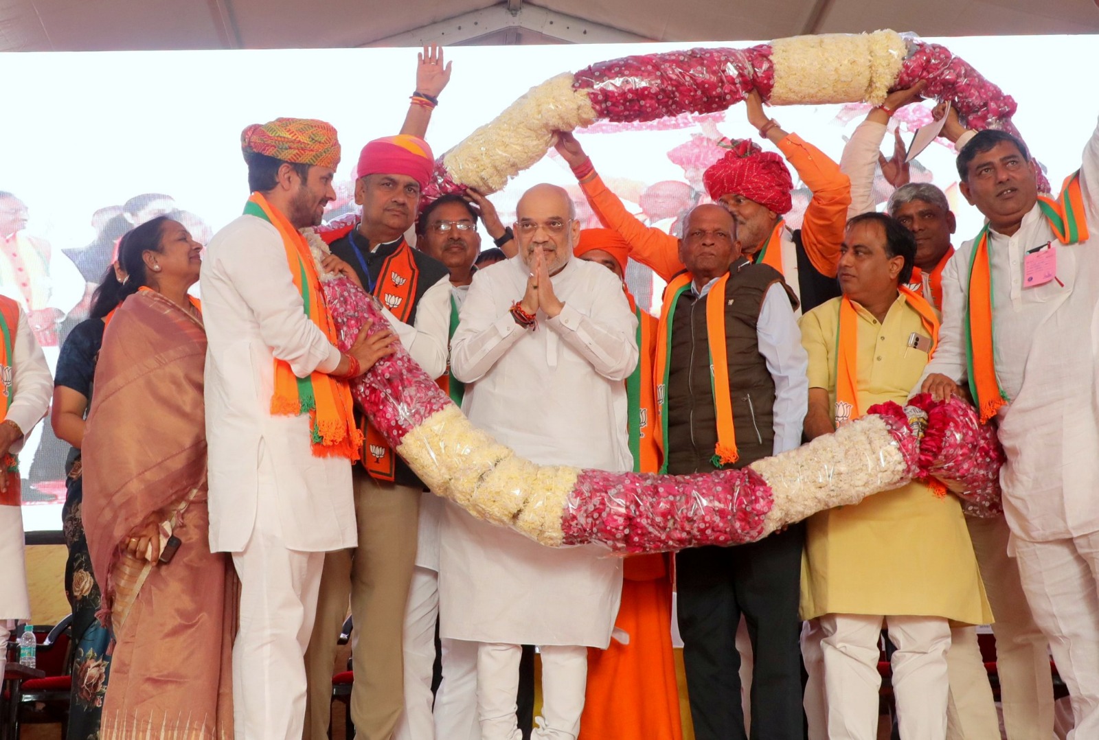 BJP’s heavyweights unleash fury, slam state govt