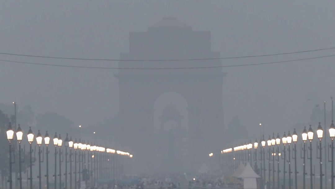 Delhi turns into gas chamber amid cocktail of pollution and politics