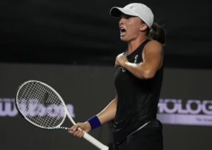 Iga Swiatek advances to WTA Finals title match