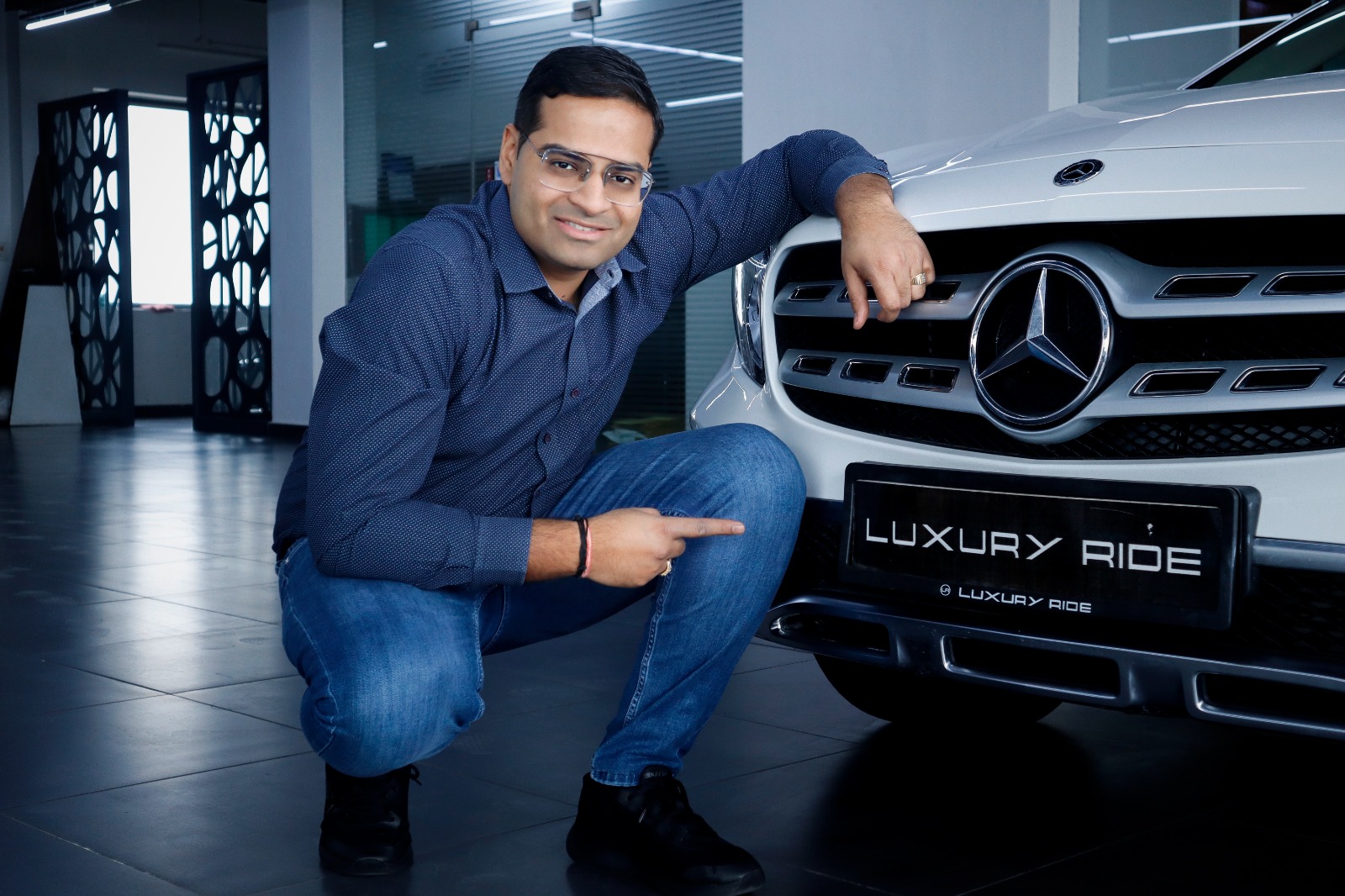 Variables to consider when purchasing  a pre-owned luxury car during the festive season