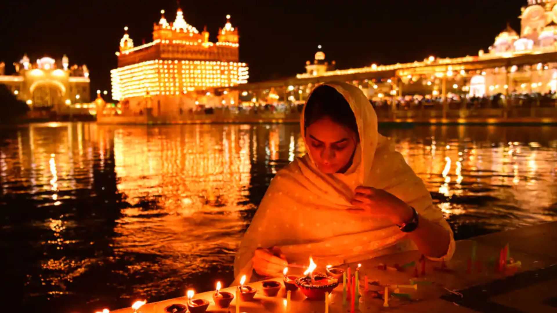 Golden Temple brightened on occasion of Guru Nanak Jayanti