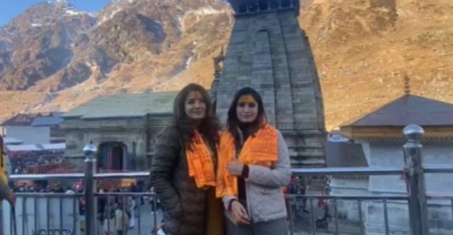 Raveena Tandon Visits Kedarnath Temple with Daughter Rasha Thadani