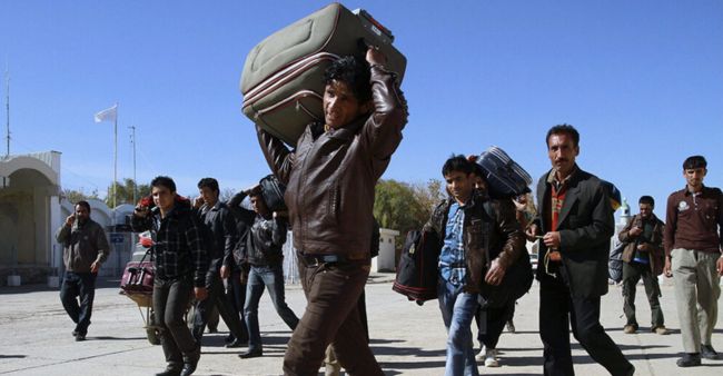 Over 3,000 Afghan Migrants Return from Iran