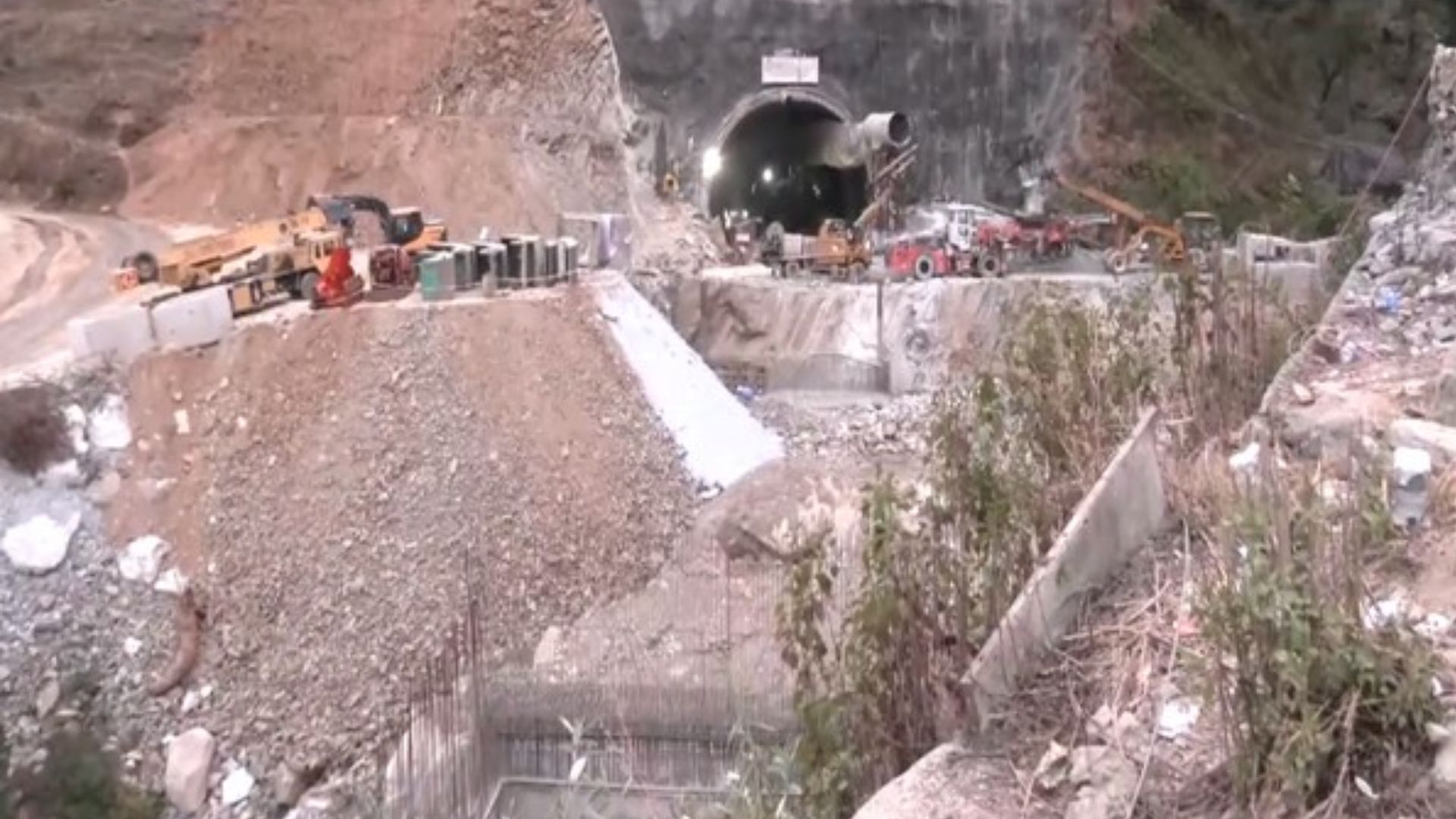 Uttarakhand tunnel rescue: Rat hole mining will be used to manually drill out debris