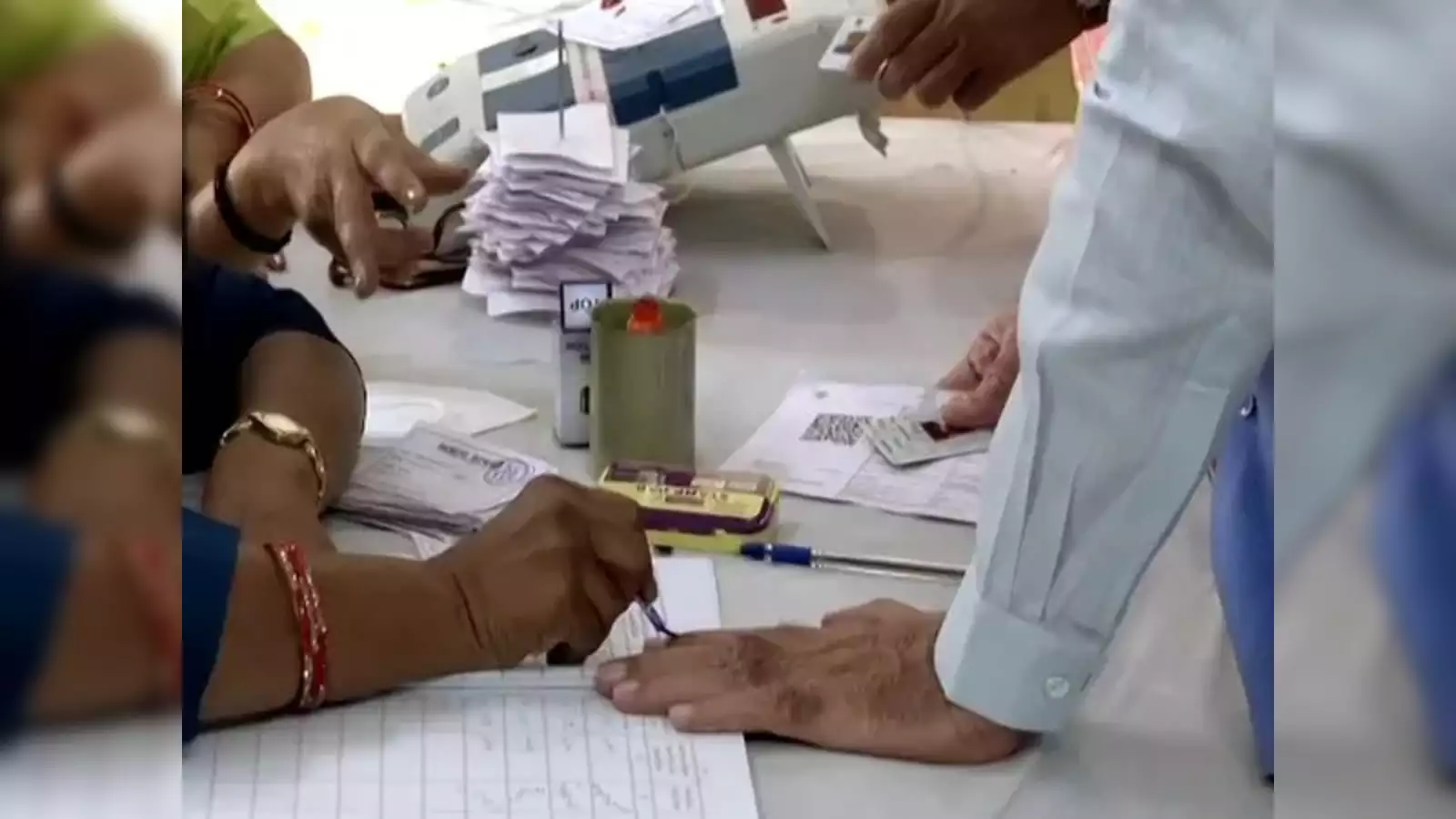 Chhattisgarh polls : 1,219 candidates file nominations for crucial second phase