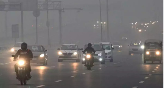 Air emergency: AQI still remains in ‘severe’ zone while the city chokes on smog