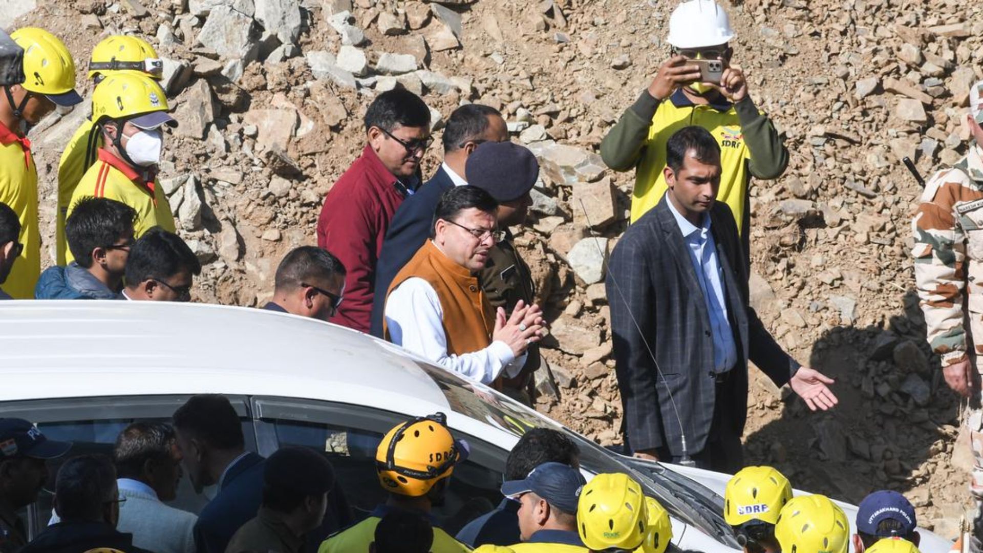 Uttarkashi Tunnel Collapse: CM Dhami reaches Uttarkashi tunnel collapse site, speaks to stranded  workers