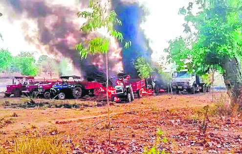 Naxalites torch 14 vehicles machines engaged in construction works