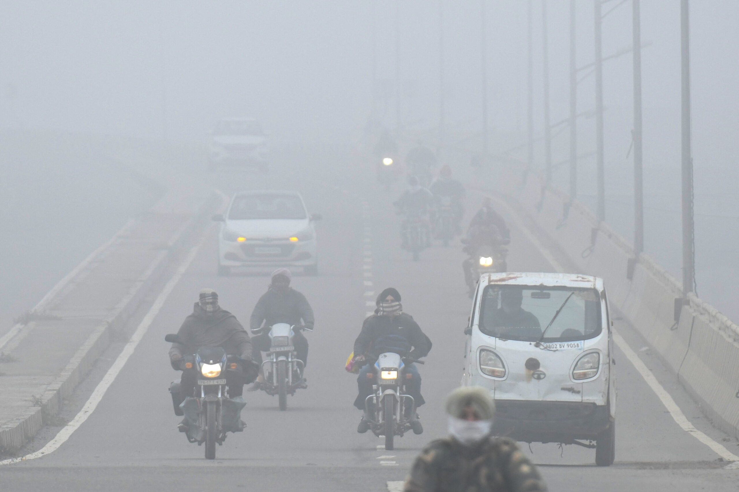 Dense to very dense fog likely in UP today: IMD