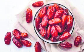 The Winter Delight: Unveiling the Health Benefits of Eating Dates