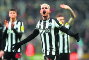 Newcastle stuns Man United; Arsenal leads EPL