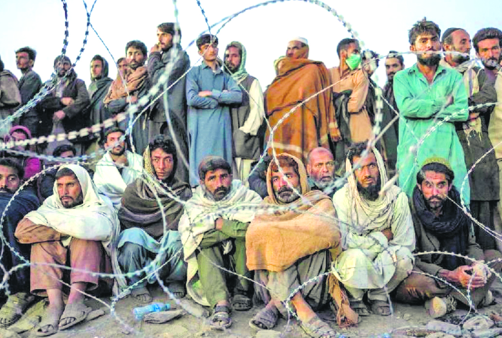 Pakistan extends deadline for Afghan refugees heading West