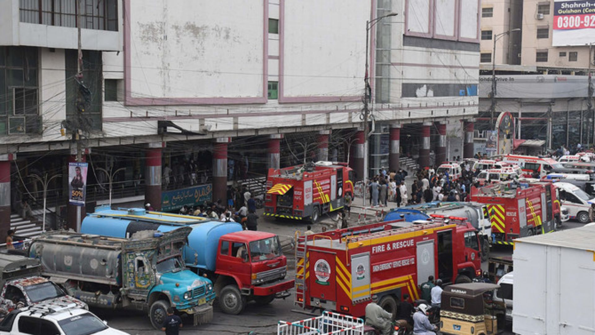 Pakistan: Four people have died and two injured in the Karachi mall fire