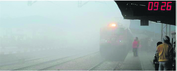 Due to fog, 19 trains headed for Delhi delayed while flights interrupted