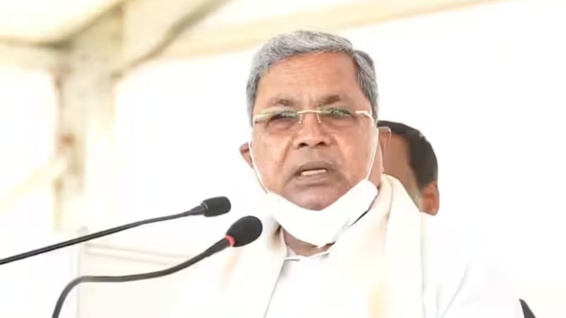 CM Siddaramaiah to hold meeting over signboard protests