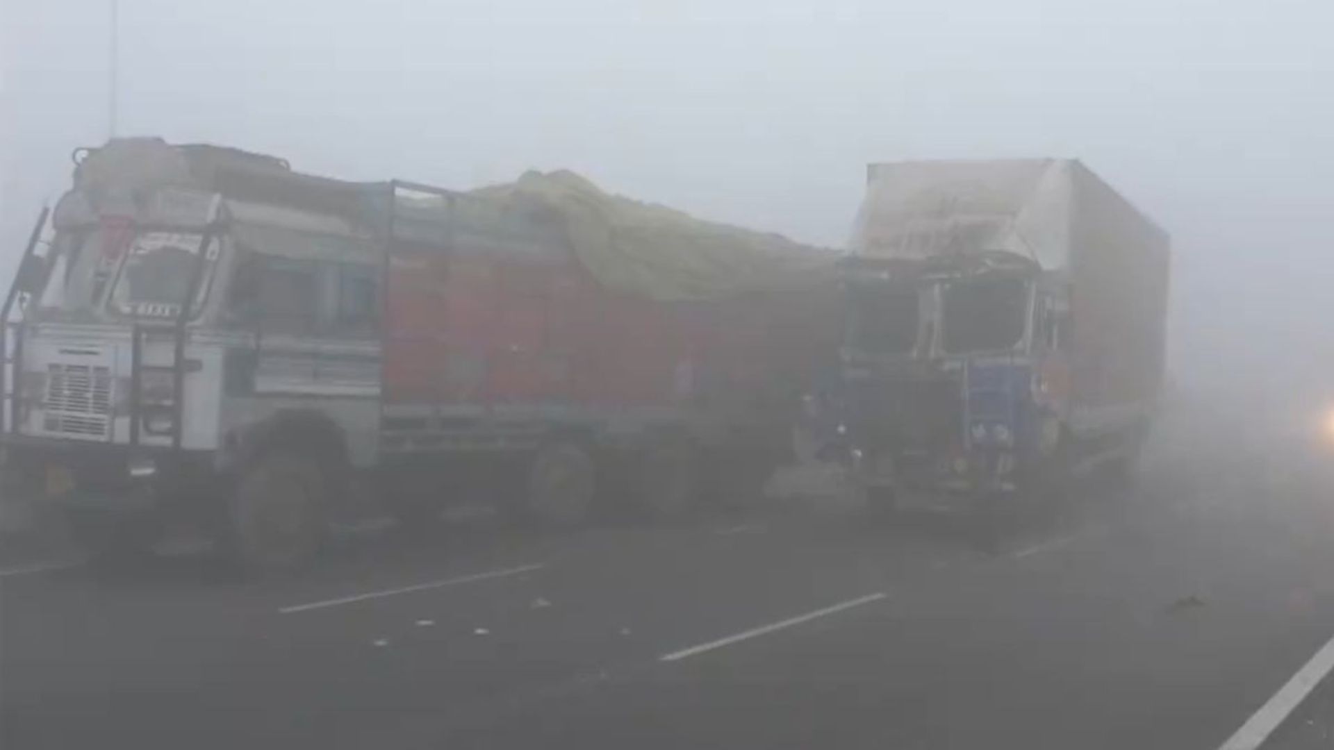 Dense fog blinds drivers: Vehicles collide on Agra-Lucknow expressway