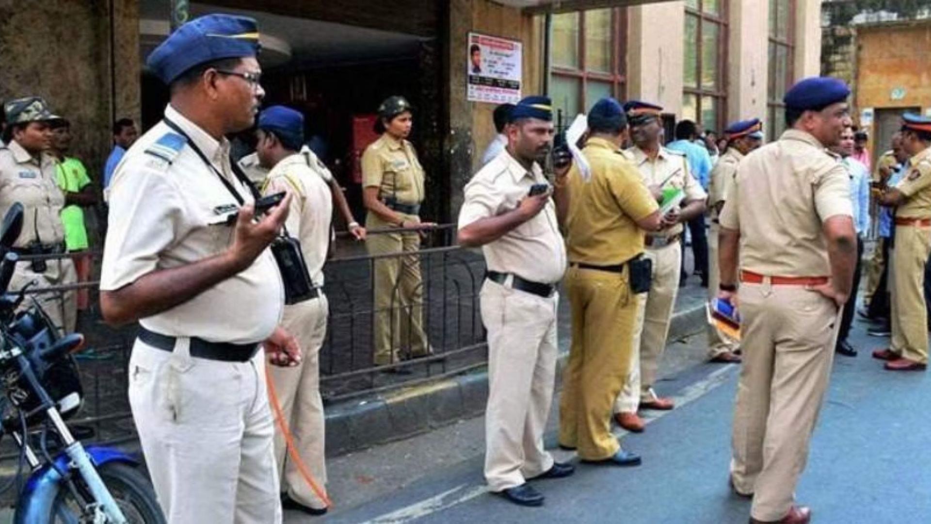 Anonymous caller warns Mumbai Police of serial blasts in city, probe underway