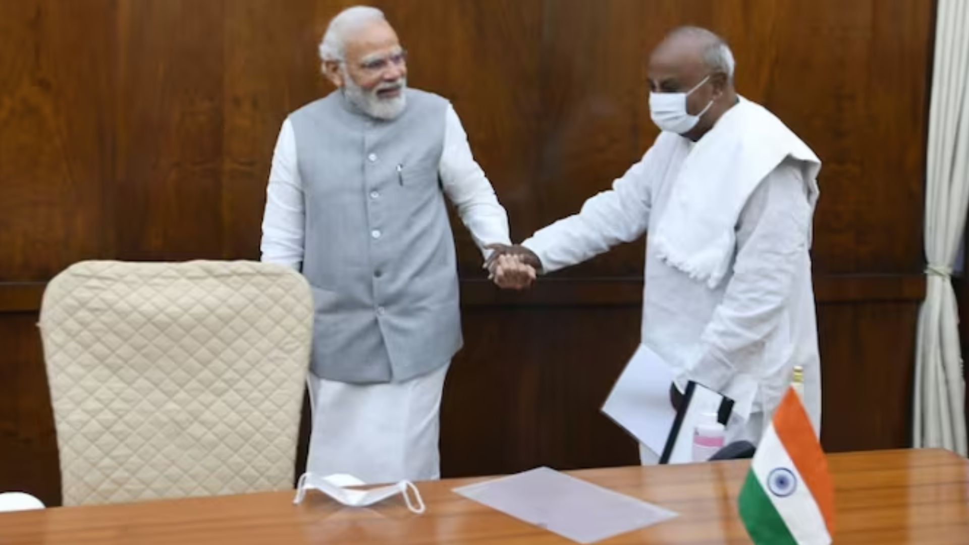 PM Narendra Modi greets former PM, HD Deve Gowda