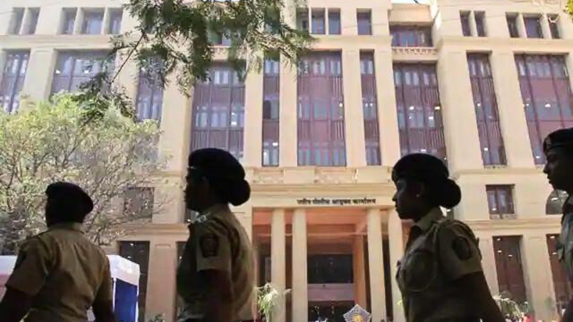 Mumbai police on alert after threat call about serial blasts