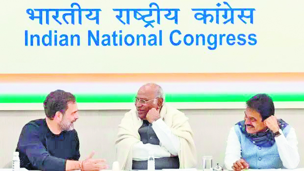 Kharge and Rahul Gandhi confer with Cong leaders from Andhra Pradesh