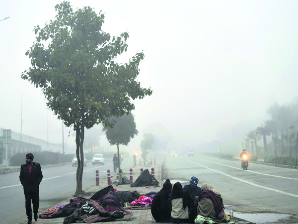 North India’s Deep Freeze: Dense Fog Causes Disruptions in Uttar Pradesh